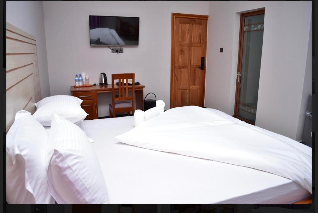 Hancol Hotel Додома Екстериор снимка